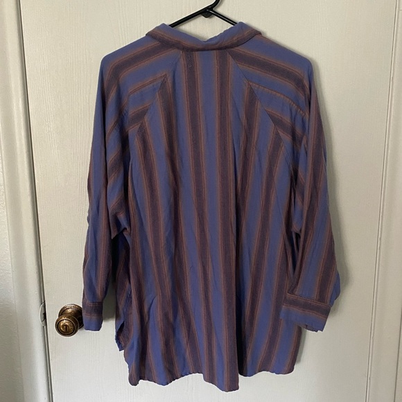 ✨ UO Brendan Drapey Button-Down Shirt - Size Small ✨ - Picture 6 of 7